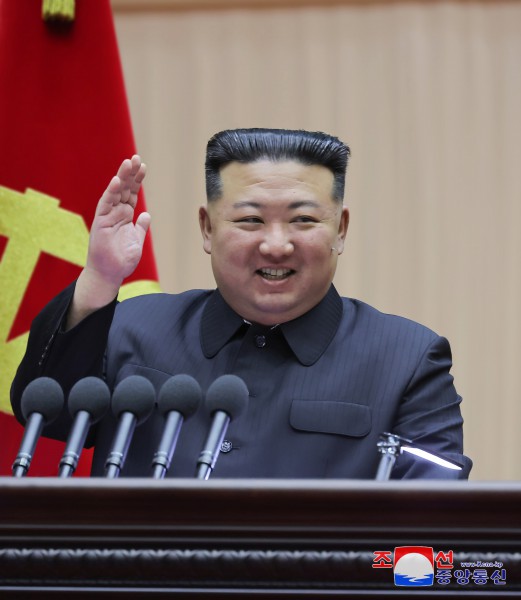 경애하는 김정은동지께서 제5차 전국어머니대회에서 강령적인 연설 《가정과 사회앞에 지닌 어머니의 본분에 대하여》를 하시였다