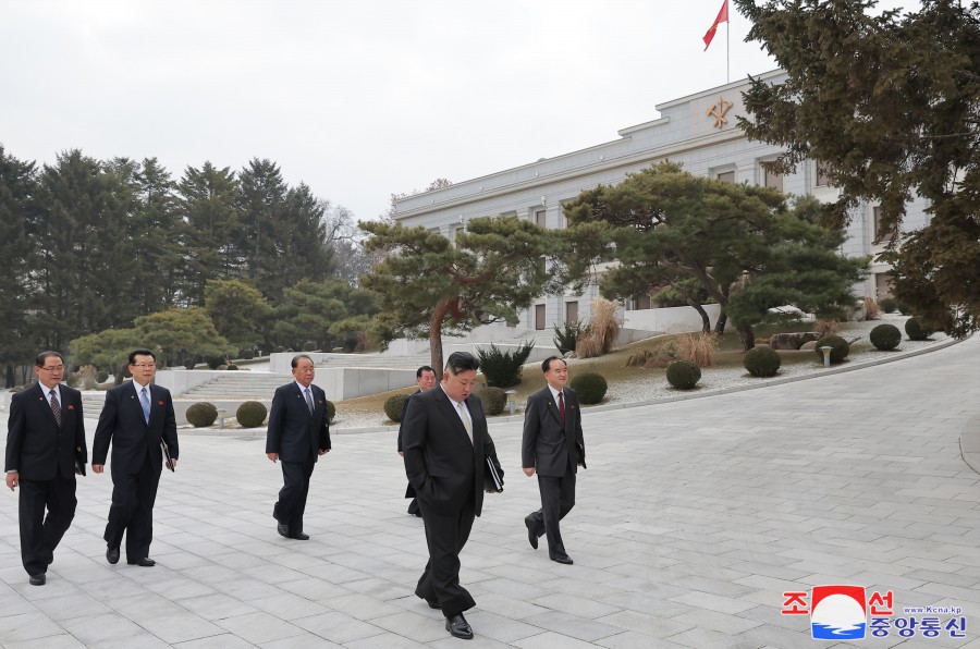 조선로동당 중앙위원회 제8기 제9차전원회의 확대회의 소집