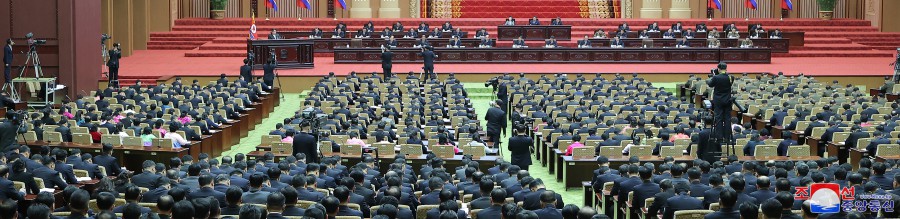 경애하는 김정은동지께서 조선민주주의인민공화국 최고인민회의 제14기 제10차회의에서 강령적인 시정연설을 하시였다