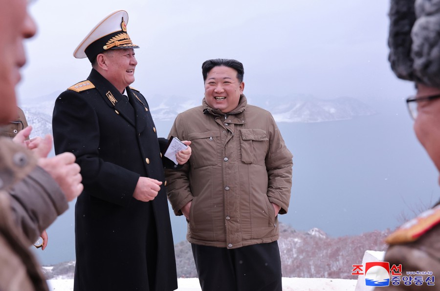 경애하는 김정은동지께서 잠수함발사전략순항미싸일 시험발사를 지도하시였다