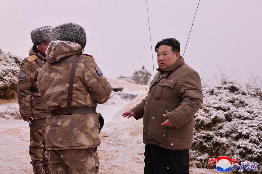 경애하는 김정은동지께서 잠수함발사전략순항미싸일 시험발사를 지도하시였다