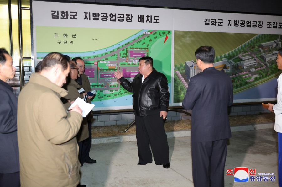 경애하는 김정은동지께서 김화군 지방공업공장들을 현지지도하시였다