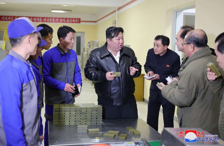 경애하는 김정은동지께서 김화군 지방공업공장들을 현지지도하시였다