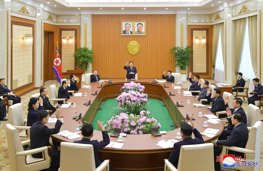 조선민주주의인민공화국 최고인민회의 상임위원회 제14기 제30차전원회의 진행