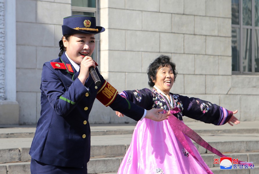 각지에서 3.8국제부녀절을 뜻깊게 맞이