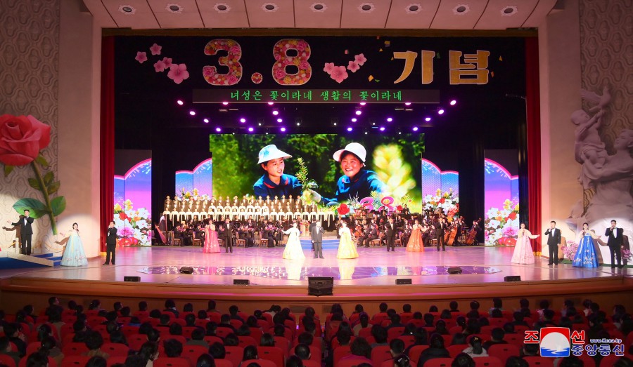 각지에서 3.8국제부녀절을 뜻깊게 맞이
