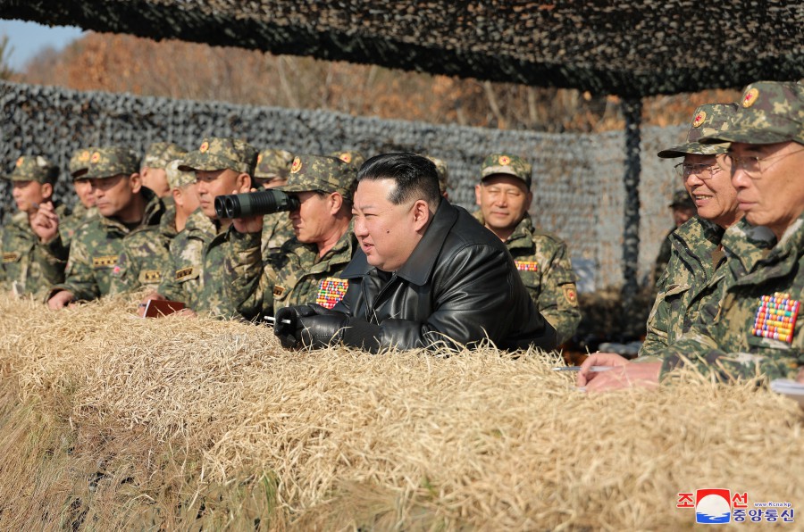 경애하는 김정은동지께서 조선인민군 땅크병대련합부대간의 대항훈련경기를 지도하시였다