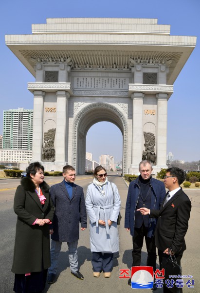 俄罗斯联邦文化部代表团参观各处
