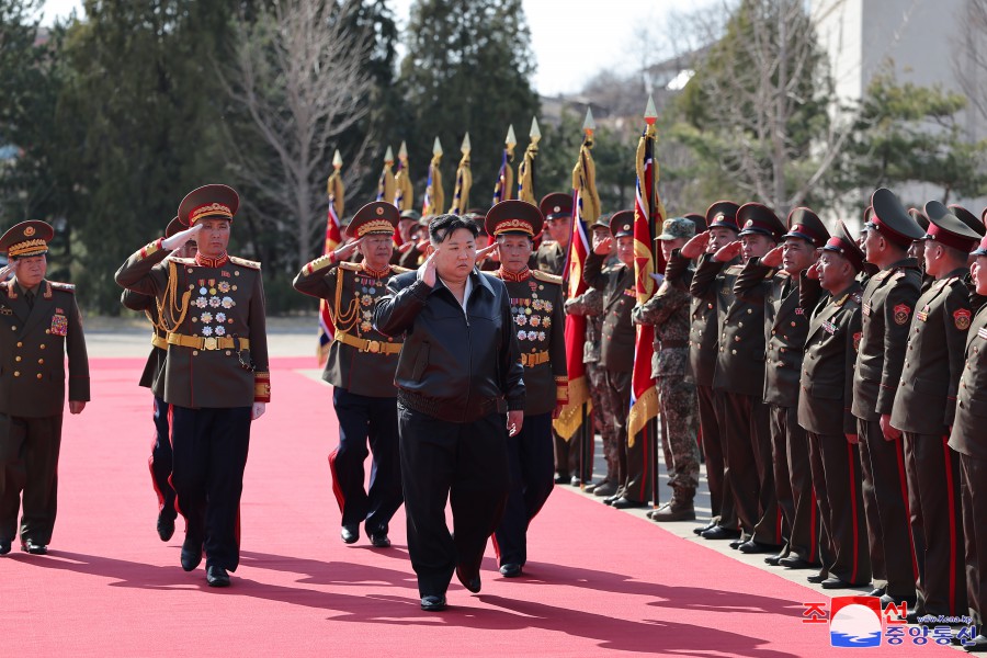 金正恩総書記が第１０５戦車師団の指揮部と直属第１戦車装甲歩兵連隊を視察