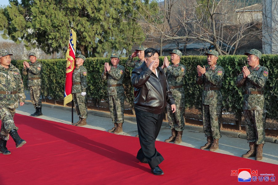 金正恩総書記が第１０５戦車師団の指揮部と直属第１戦車装甲歩兵連隊を視察