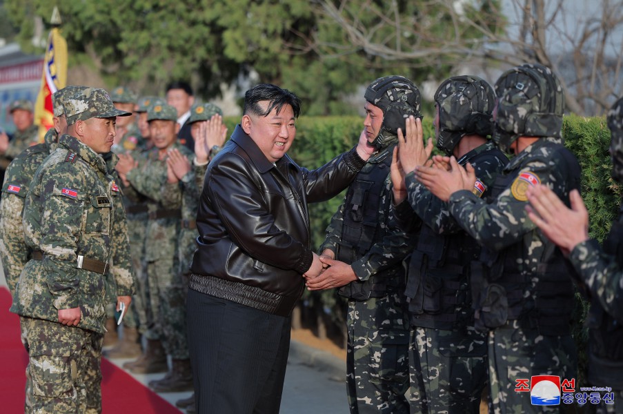 金正恩総書記が第１０５戦車師団の指揮部と直属第１戦車装甲歩兵連隊を視察