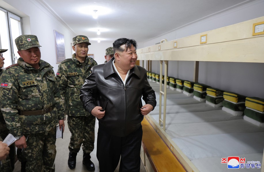 경애하는 김정은동지께서 조선인민군 근위 서울류경수제105땅크사단 지휘부와 직속 제1땅크장갑보병련대를 시찰하시였다