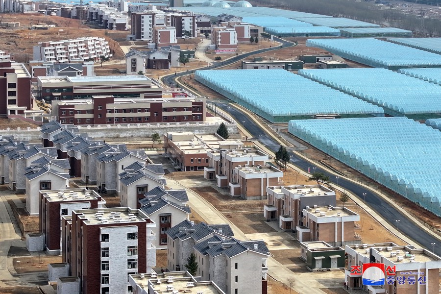 Mudanza a nuevas viviendas en el Complejo Invernadero de Kangdong