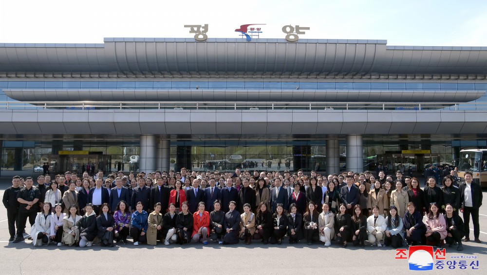 중국예술단 평양 도착