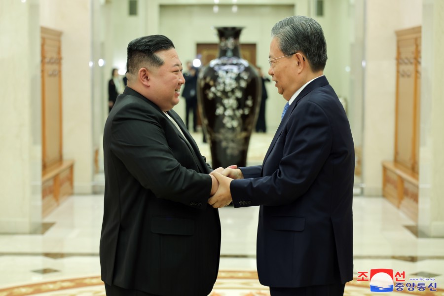 敬爱的金正恩同志会见中华人民共和国党政代表团