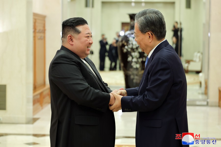 敬爱的金正恩同志会见中华人民共和国党政代表团