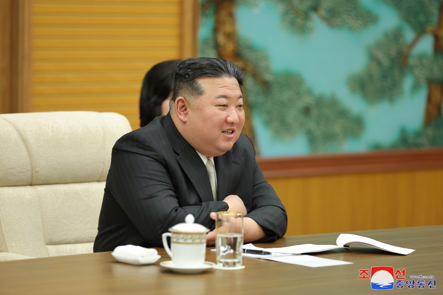 敬爱的金正恩同志会见中华人民共和国党政代表团