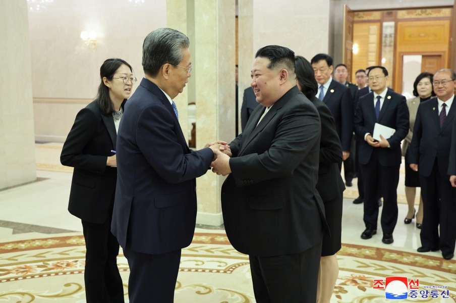 敬爱的金正恩同志会见中华人民共和国党政代表团