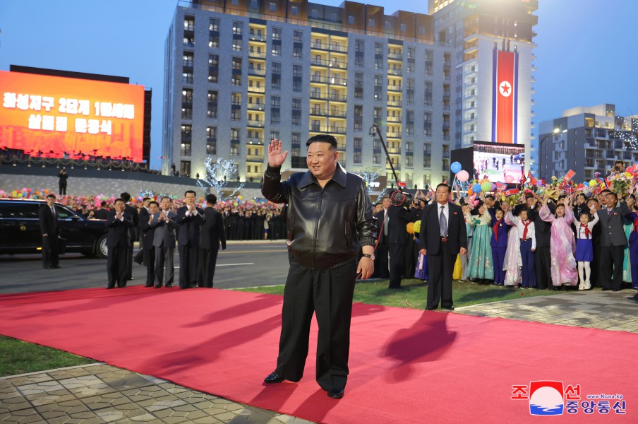 부흥강국의 전면적발전기를 상징하는 인민의 리상거리