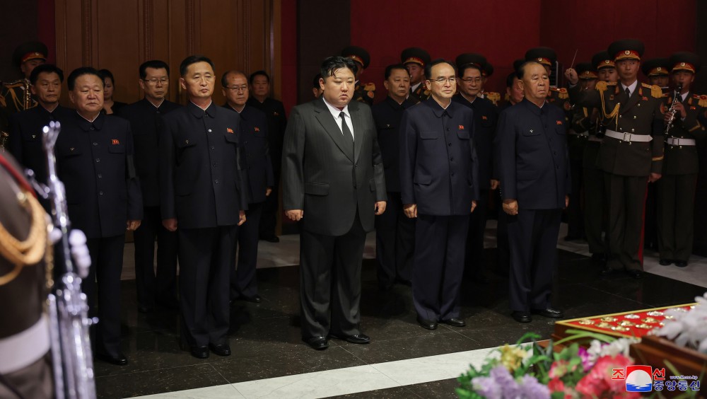 경애하는 김정은동지께서 고 김기남동지의 령구를 찾으시여 깊은 애도의 뜻을 표시하시였다