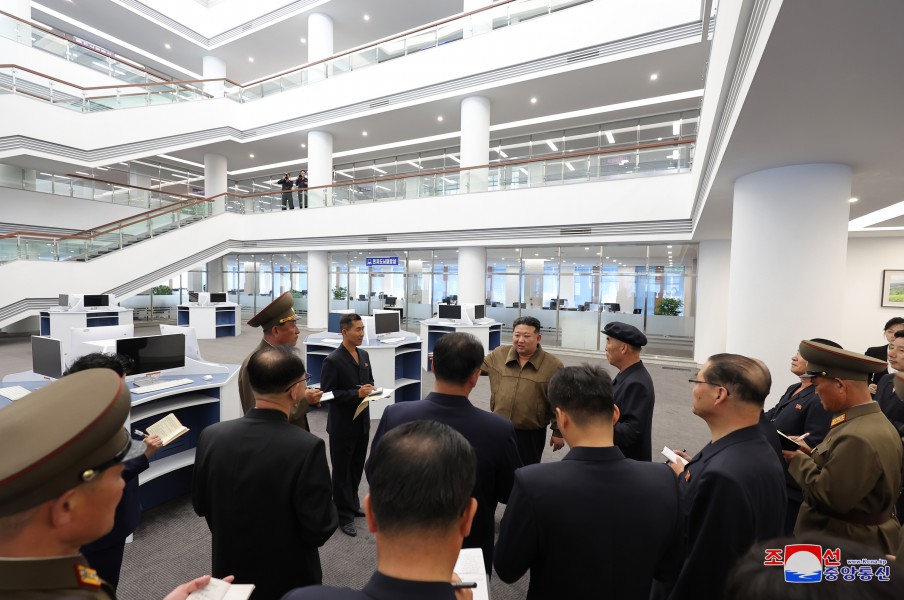 경애하는 김정은동지께서 완공된 조선로동당 중앙간부학교를 현지지도하시였다