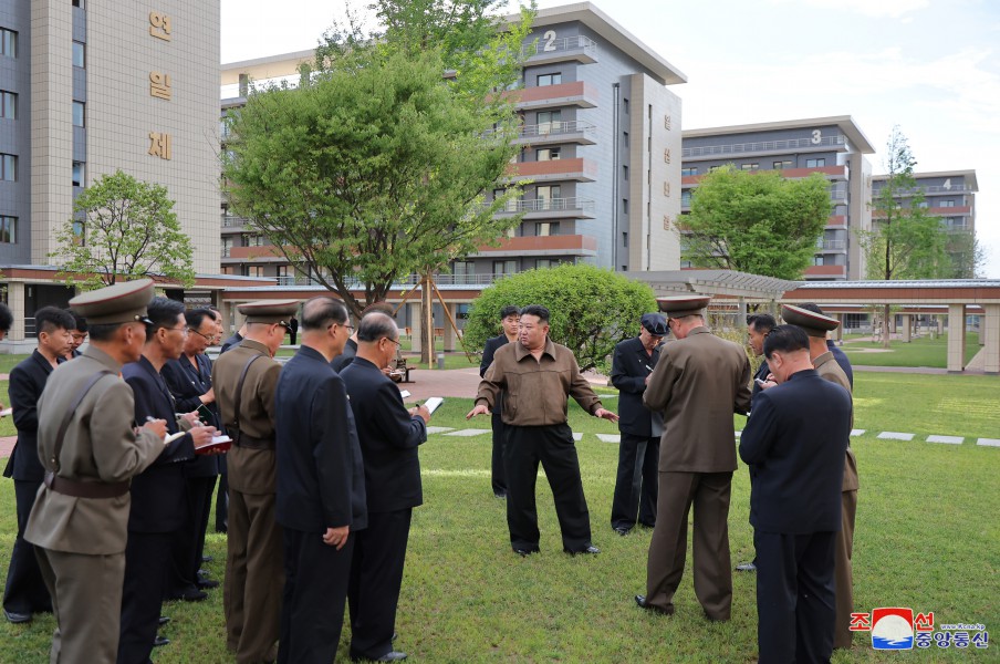 경애하는 김정은동지께서 완공된 조선로동당 중앙간부학교를 현지지도하시였다