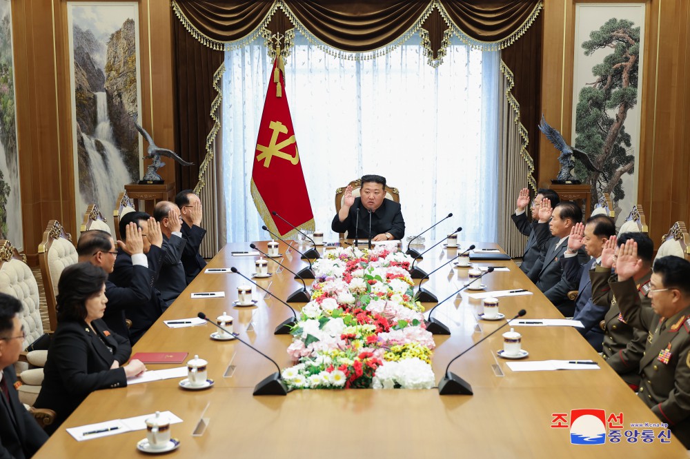 조선로동당 중앙위원회 제8기 제20차 정치국회의 진행