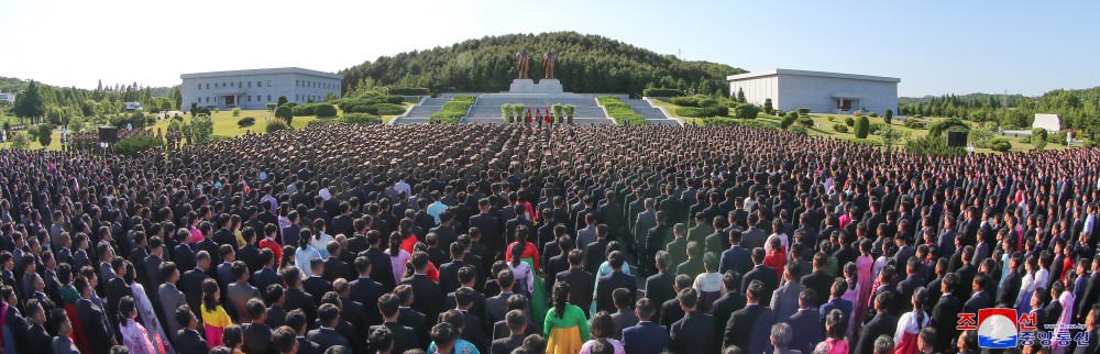 경애하는 김정은동지께서 창립 60돐을 맞는 조선민주주의인민공화국 국방과학원을 축하방문하시였다