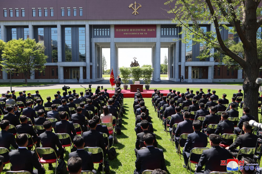 조선로동당 중앙간부학교 개교식 성대히 진행