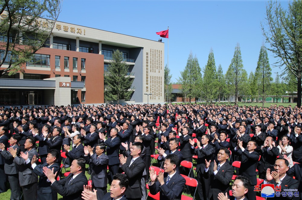 조선로동당 중앙간부학교 개교식 성대히 진행