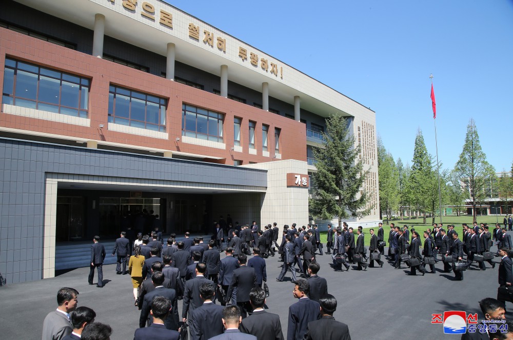 조선로동당 중앙간부학교 개교식 성대히 진행
