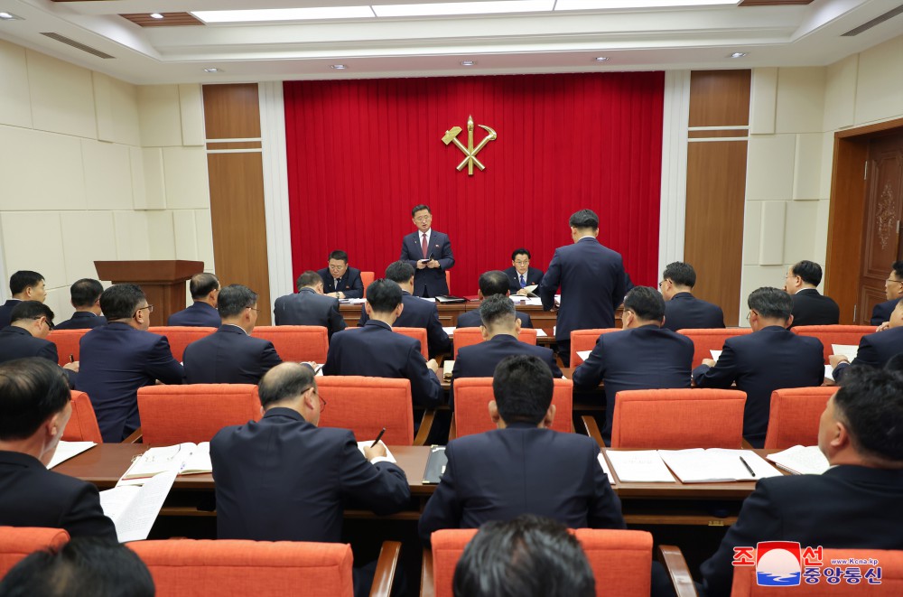 조선로동당 중앙위원회 제8기 제10차전원회의 확대회의에 관한 보도