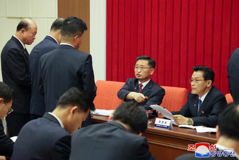 조선로동당 중앙위원회 제8기 제10차전원회의 확대회의에 관한 보도