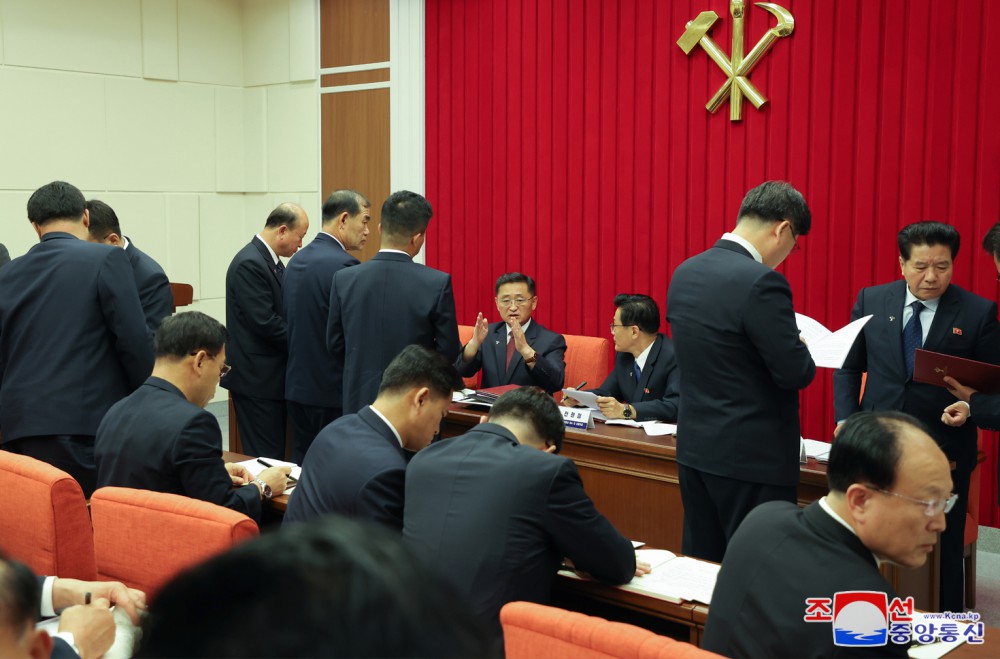 조선로동당 중앙위원회 제8기 제10차전원회의 확대회의에 관한 보도
