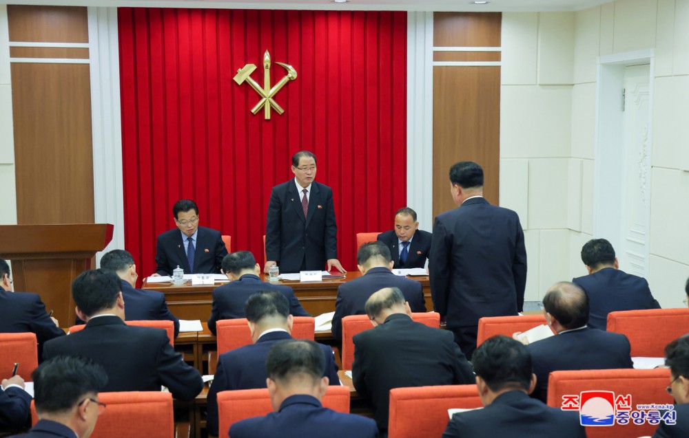 조선로동당 중앙위원회 제8기 제10차전원회의 확대회의에 관한 보도