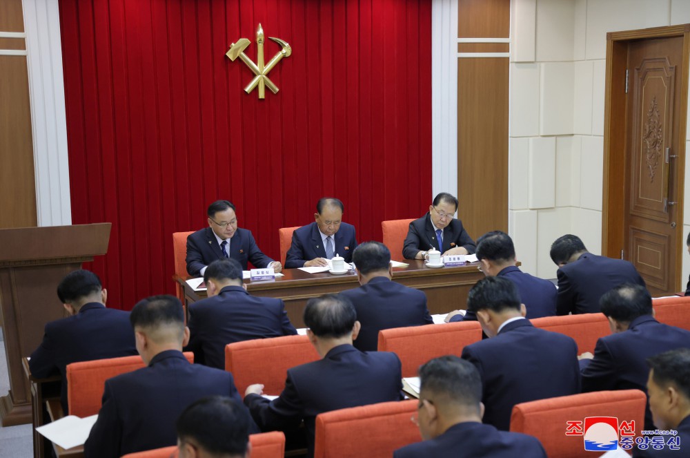 조선로동당 중앙위원회 제8기 제10차전원회의 확대회의에 관한 보도