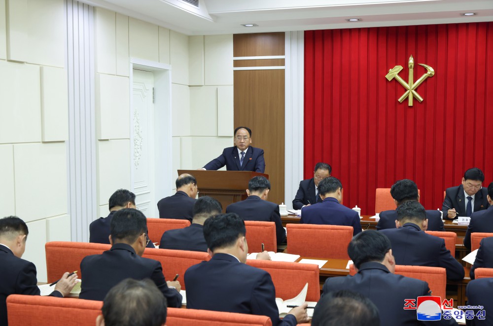 조선로동당 중앙위원회 제8기 제10차전원회의 확대회의에 관한 보도