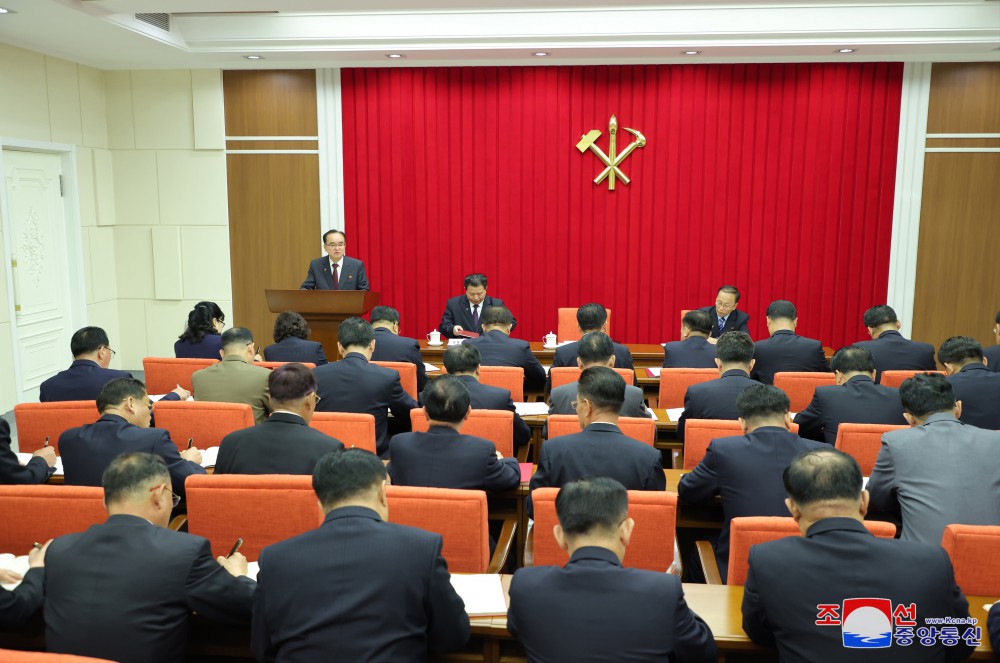 조선로동당 중앙위원회 제8기 제10차전원회의 확대회의에 관한 보도