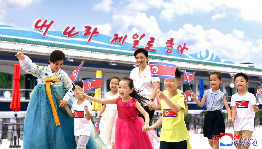 我们国家第一主义的永恒旗帜——共和国国旗