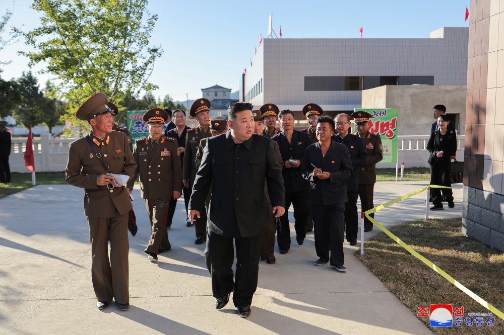 경애하는 김정은동지께서 평북도 지방공업공장건설장을 현지지도하시였다