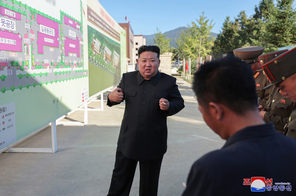 경애하는 김정은동지께서 평북도 지방공업공장건설장을 현지지도하시였다
