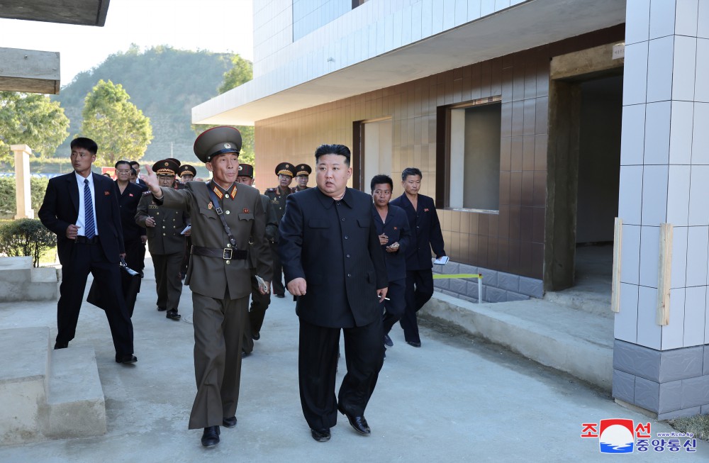 경애하는 김정은동지께서 평북도 지방공업공장건설장을 현지지도하시였다