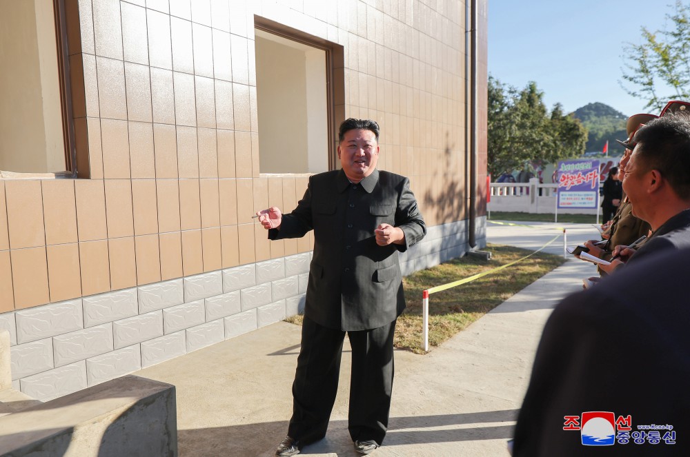 경애하는 김정은동지께서 평북도 지방공업공장건설장을 현지지도하시였다