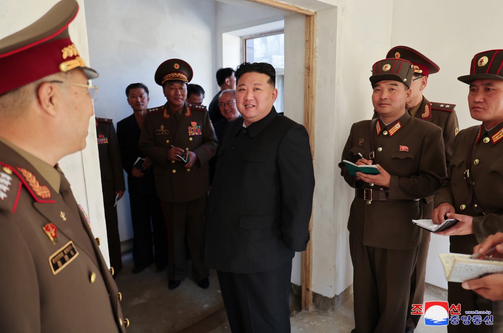 경애하는 김정은동지께서 평북도 지방공업공장건설장을 현지지도하시였다