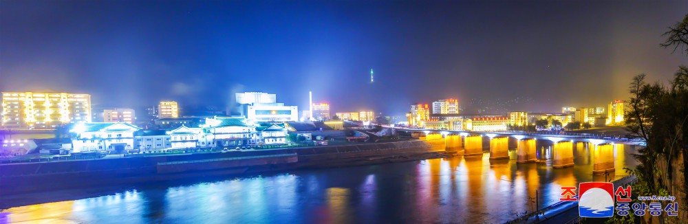 特色灯饰烘托江界市夜景