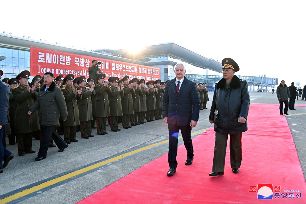 로씨야련방 군사대표단 평양에 도착