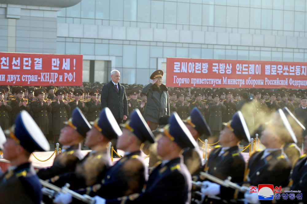 로씨야련방 군사대표단 평양에 도착