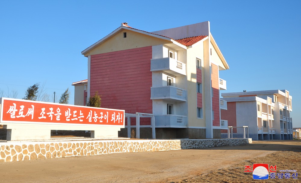 开城市板门区东内农场喜乔迁