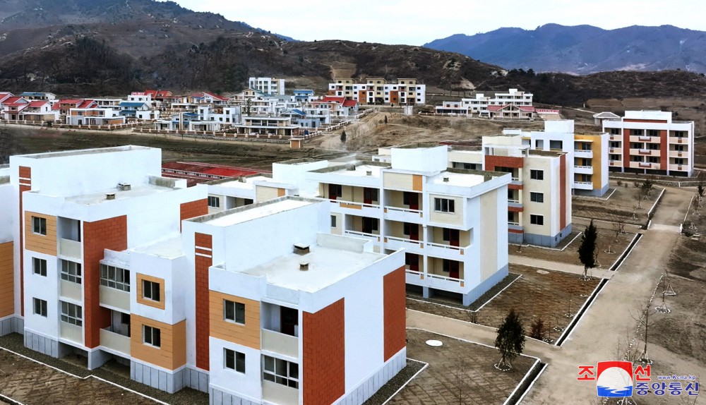江原道平康郡邑畜产农场和池岩畜产农场喜乔迁