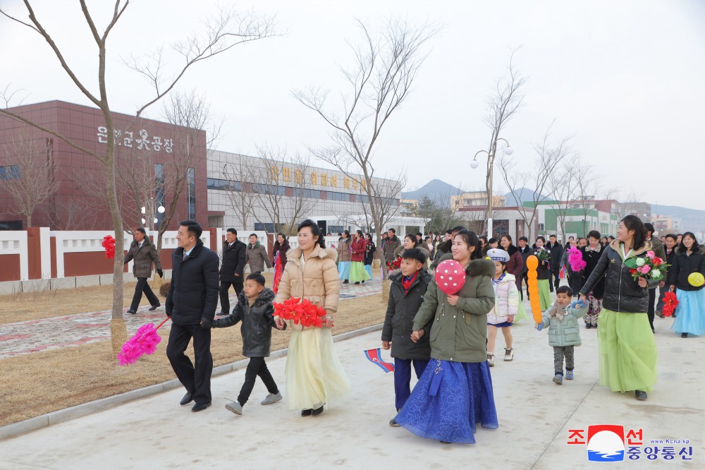 黄海南道银泉郡欢庆地方工业工厂竣工